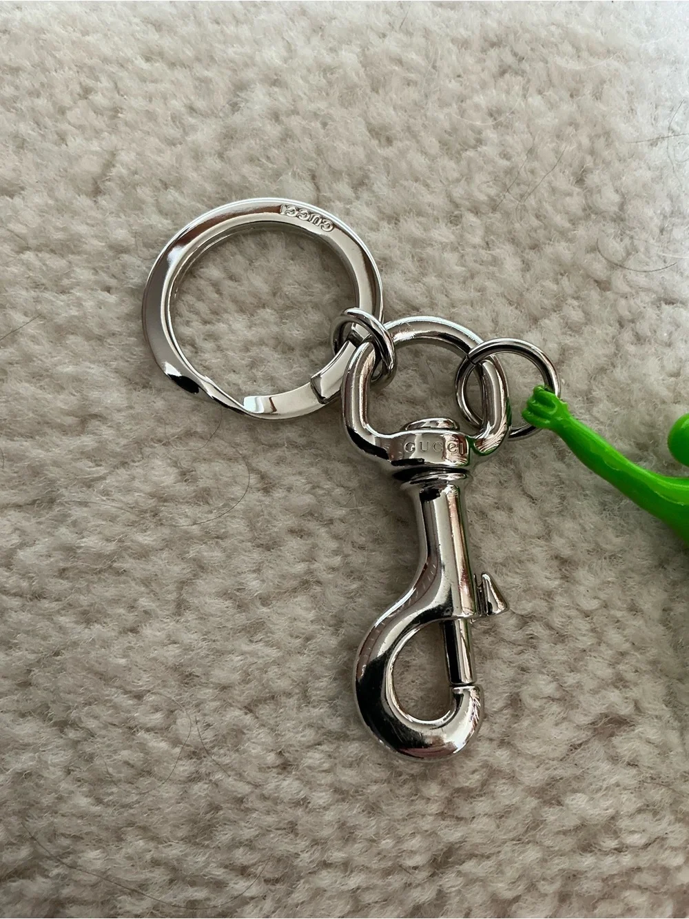 NEW IN BOX GUCCI NEON GREEN CERAMIC SILVER SURFER KEYCHAIN KEY RING FOB